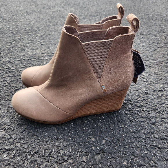 NWT Tom’s Kelsey Wedge Booties Taupe Gray Suede Leather size 8.5 - Picture 3 of 9